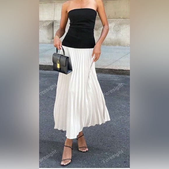 SHEIN Dresses & Skirts - New No Tags Strapless colorblock Black and White Pleated Dress size Large